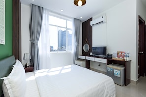 Standard Double Room, Mountain View | Minibar, desk, free WiFi, bed sheets