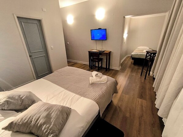 Quarto casal clássico | Cortinas blackout, Wi-Fi de cortesia