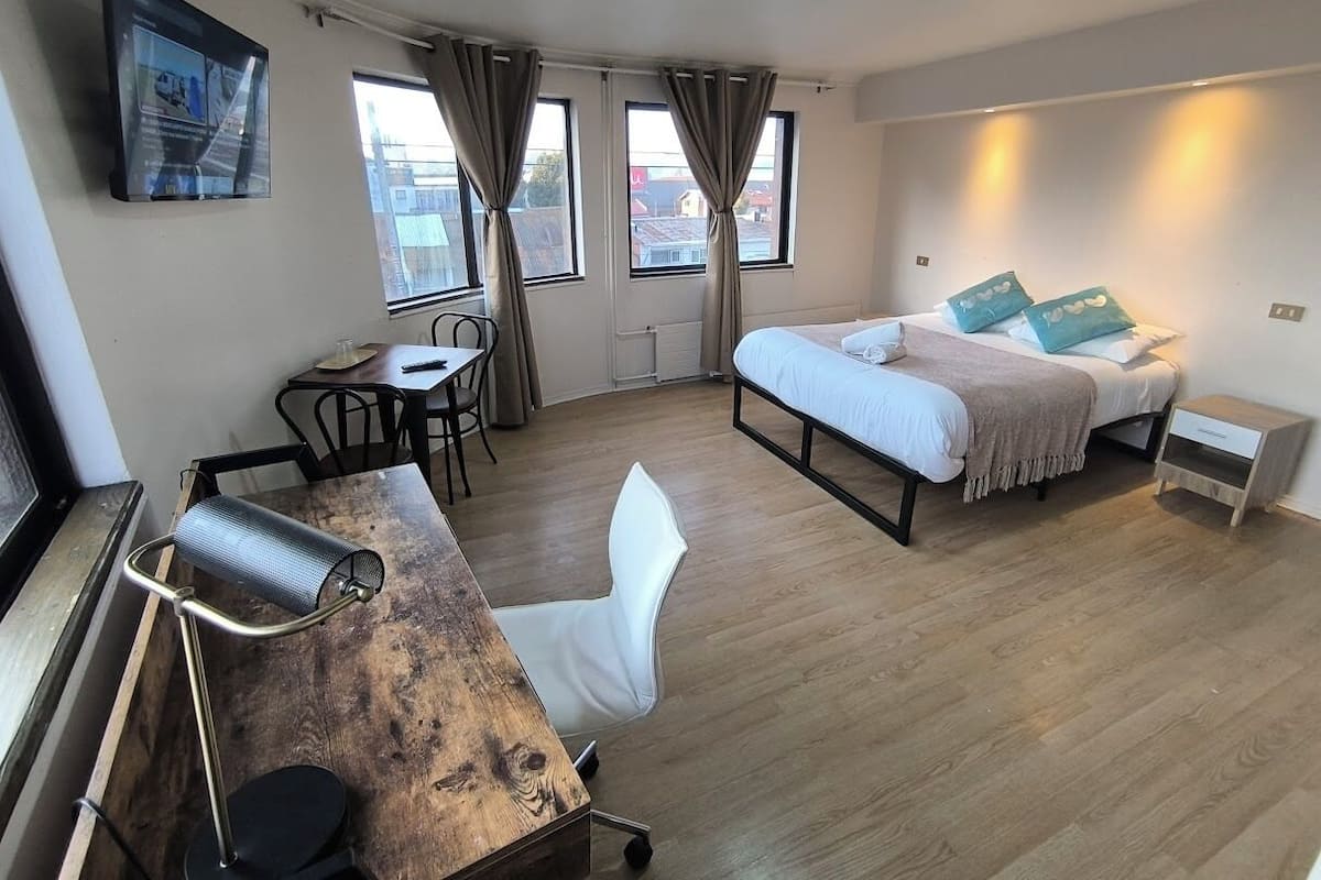 Quarto conforto, vista para a cidade | Cortinas blackout, Wi-Fi de cortesia