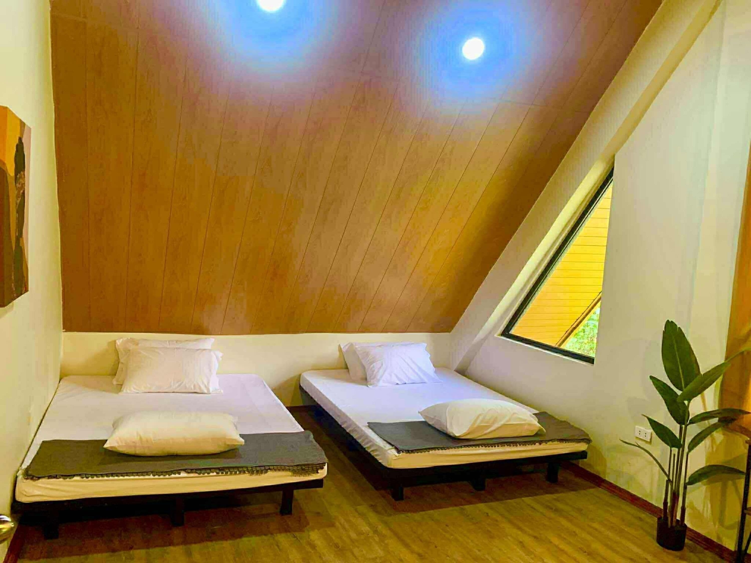 Signature Villa, 3 Bedrooms, Garden View, Mountainside | Peti besi dalam bilik, dihias secara berasingan 