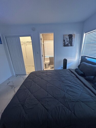 Charming 1-bedroom house in welcoming Opa-locka with AC