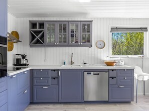 Fridge, microwave, dishwasher, cookware/dishes/utensils