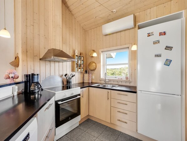 Fridge, microwave, dishwasher, cookware/dishes/utensils