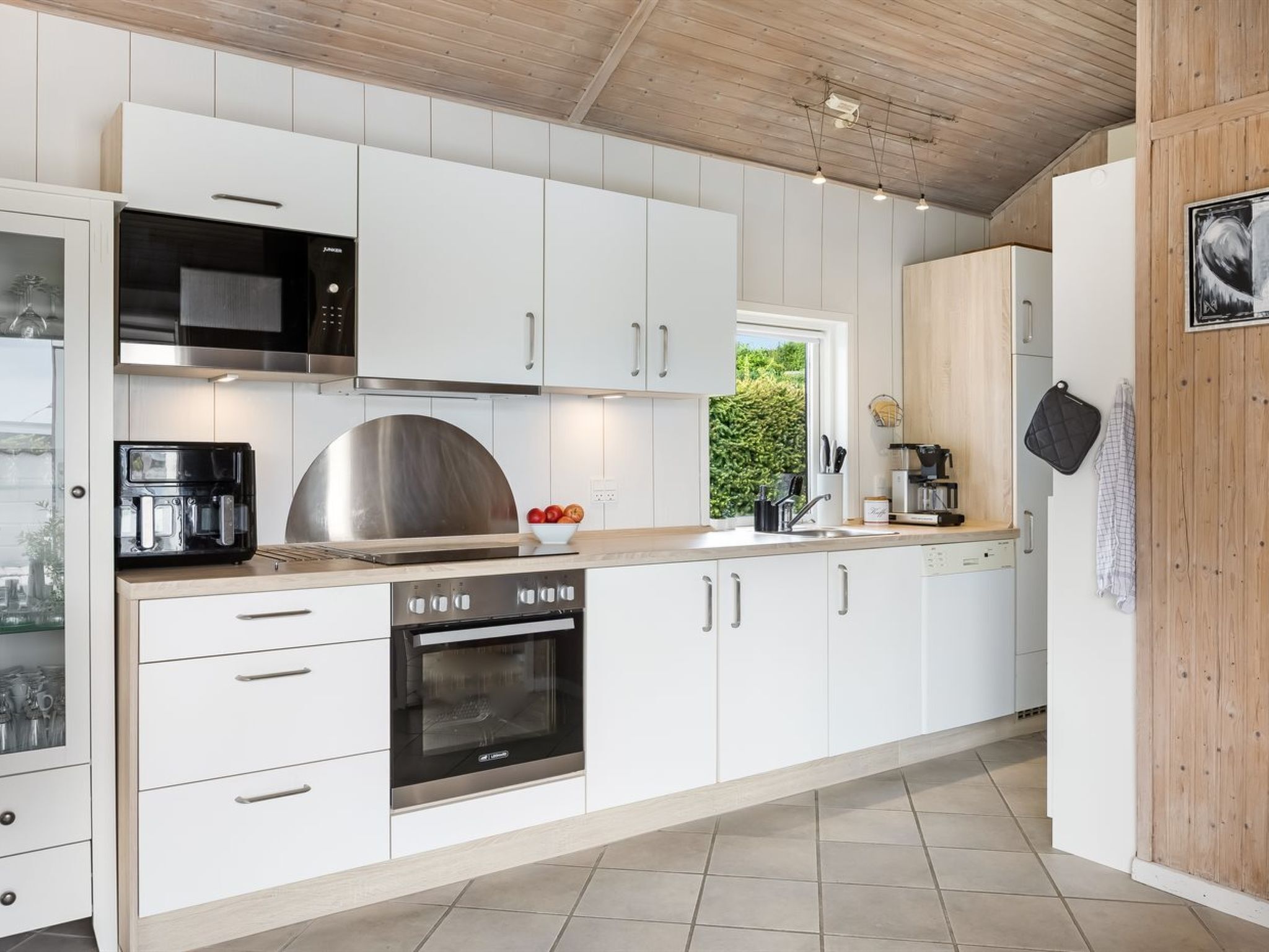 Fridge, microwave, dishwasher, cookware/dishes/utensils