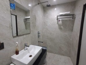 Family Room | Bathroom | Free toiletries, towels, soap, shampoo - Hotel Downtown (Bilaspur)