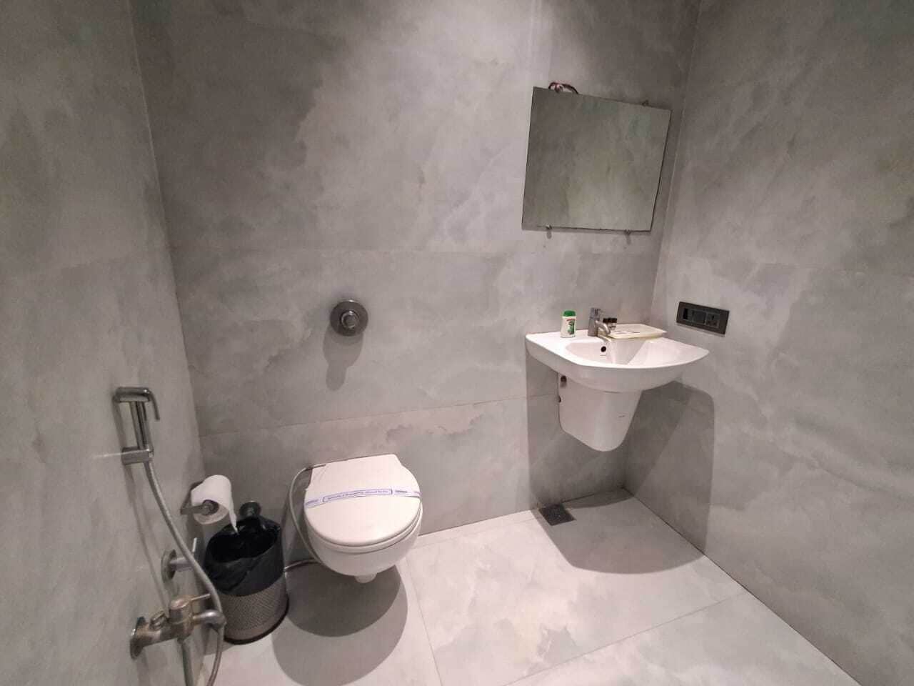 Deluxe Double Room | Bathroom | Free toiletries, towels, soap, shampoo