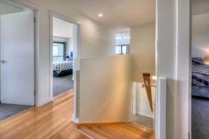 3 bedrooms, iron/ironing board, WiFi, bed sheets - Tranquility at Freycinet (Glamorgan-Spring Bay)