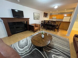 Interior - Adorable,2 bedrooms in West Vancouver (West Vancouver)