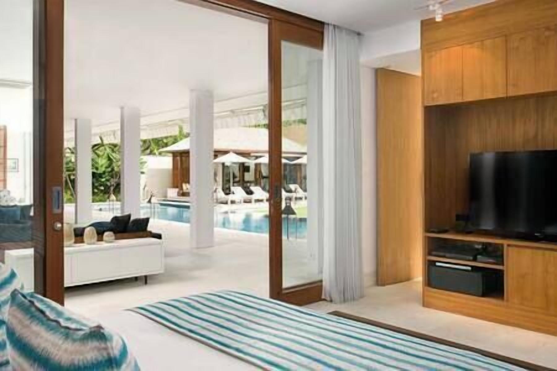 5 sovrum, värdeförvaringsskåp på rummet och skrivbord