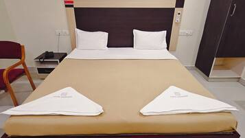 Deluxe Double Room | Down duvets, individually furnished, desk, laptop workspace