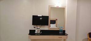 Deluxe Double Room | Down duvets, individually furnished, desk, laptop workspace