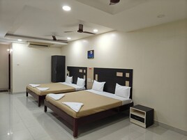 Family Suite | Down comforters, individually furnished, desk, laptop workspace