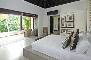 4 bedrooms, in-room safe, iron/ironing board