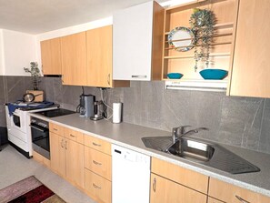 Refrigerador, horno, parrilla de estufa y lavavajillas 