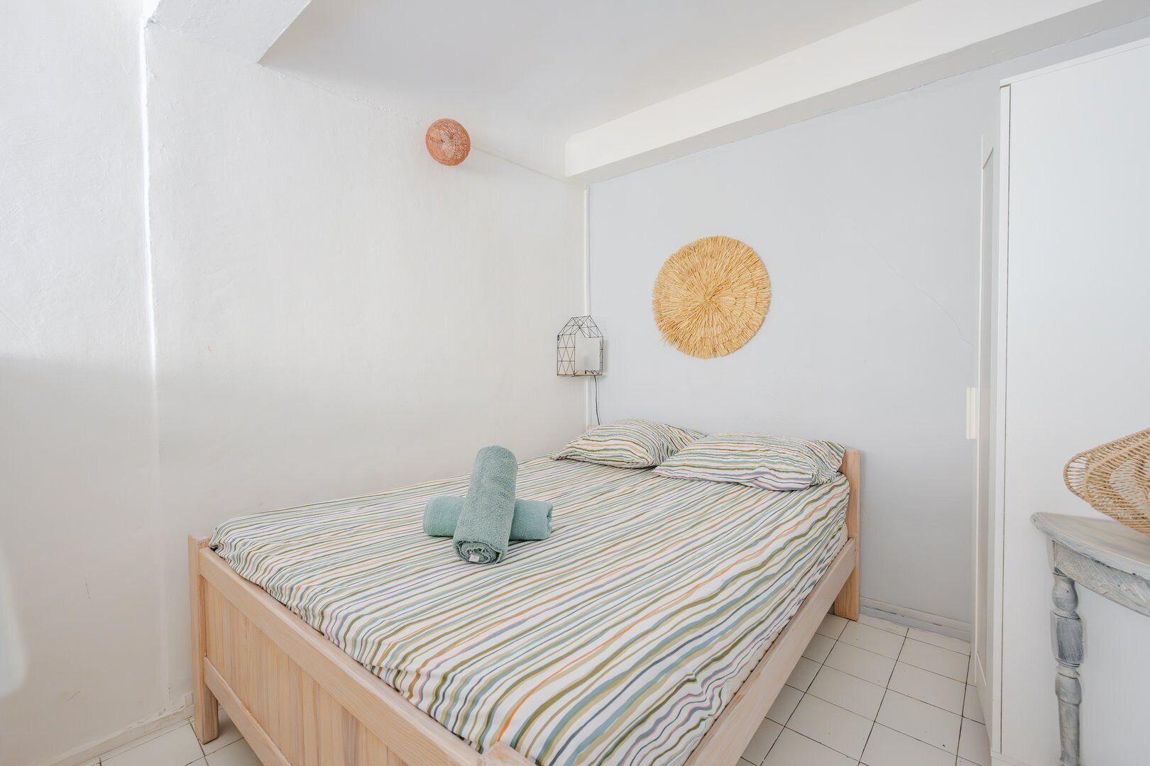 1 quarto, acesso à internet, roupa de cama