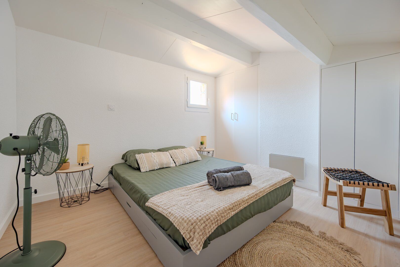 1 bedroom, desk, Internet, bed sheets