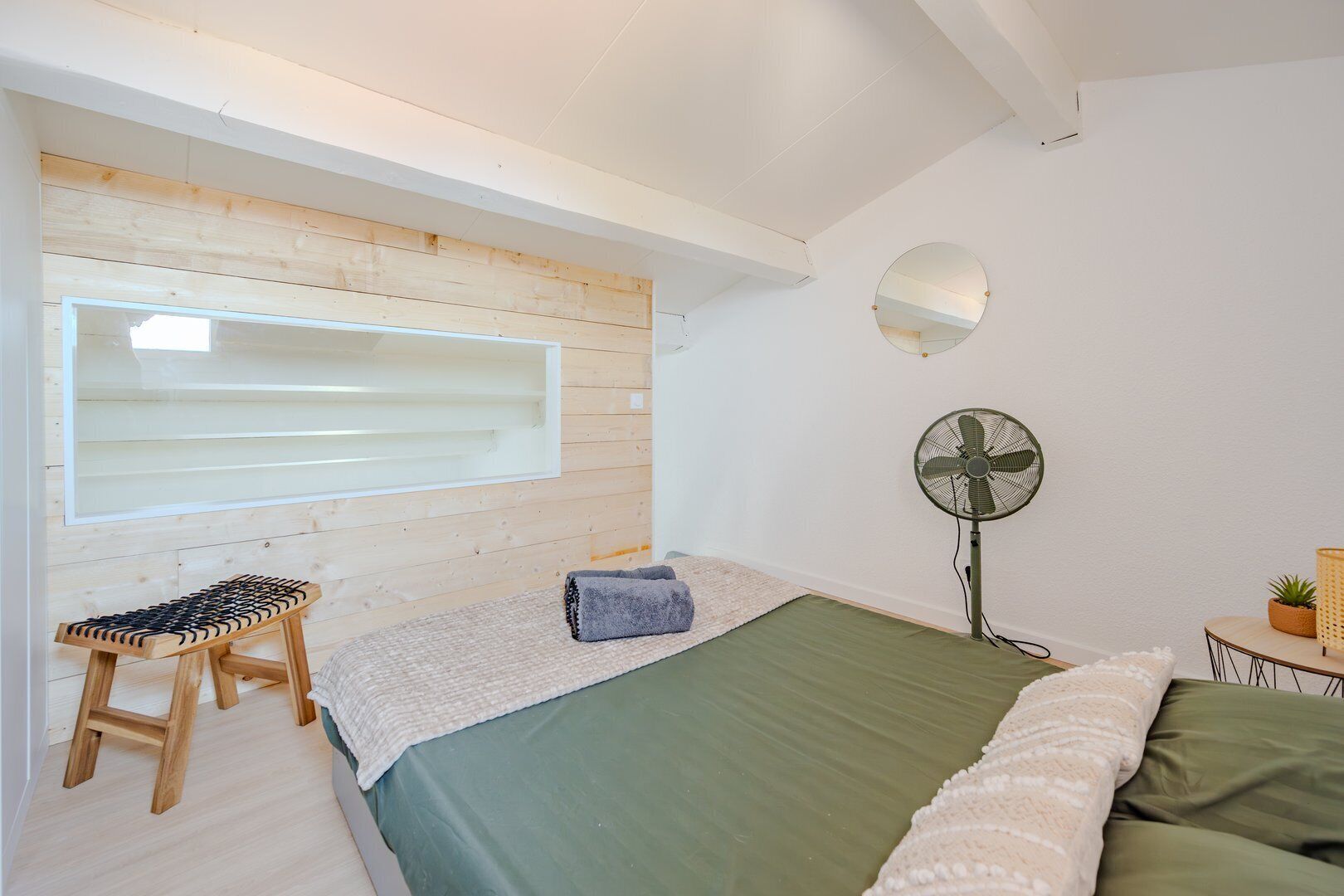 1 chambre, bureau, accès Internet, draps fournis