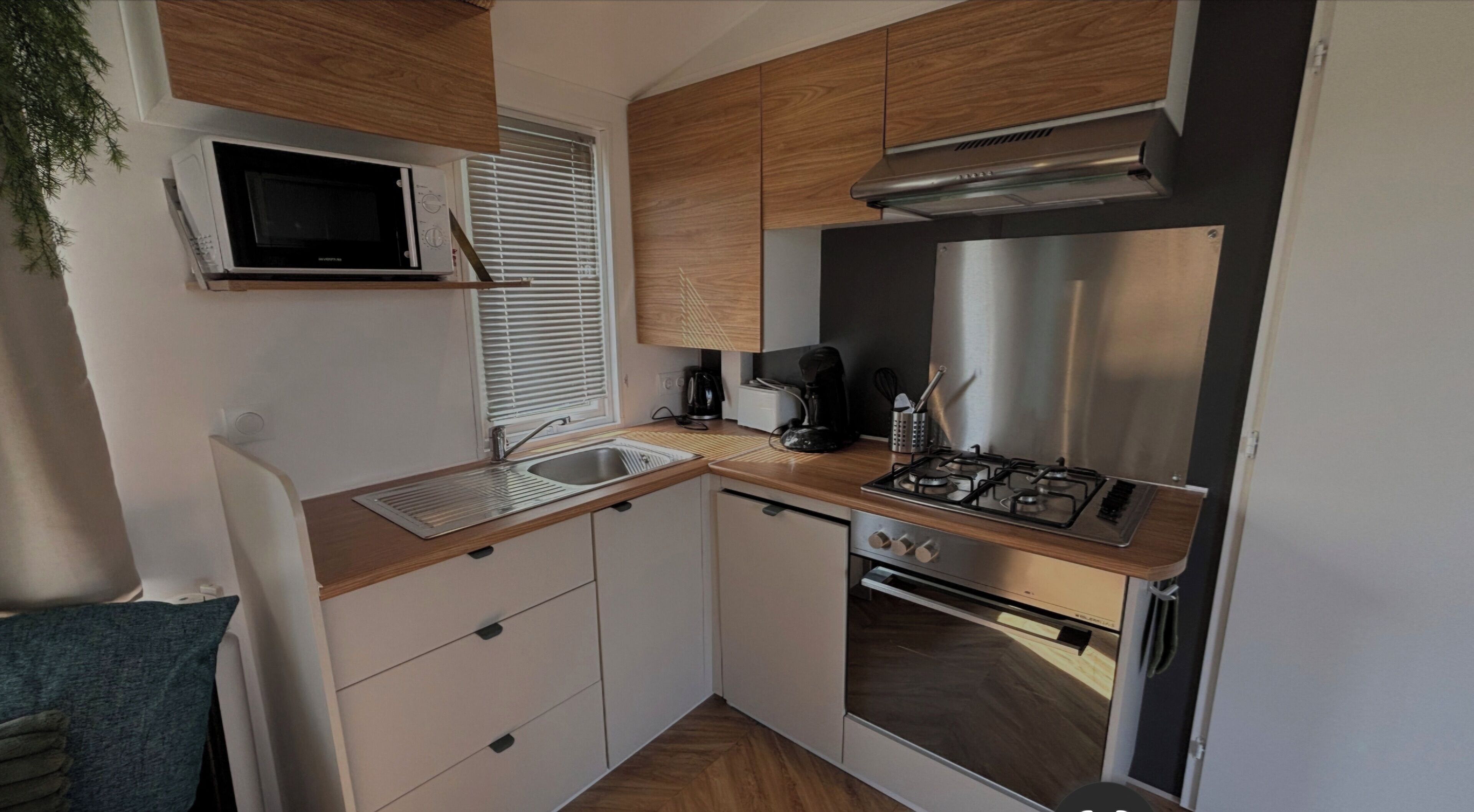 Micro-ondes, four, plaque de cuisson, lave-vaisselle