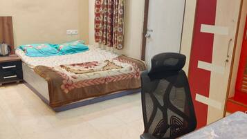 Bureau, espace de travail pour ordinateur portable