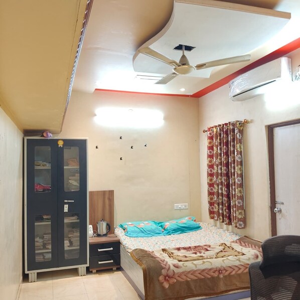 Desk, laptop workspace - Bungalow 2bhk (Pimpri - Chinchwad)