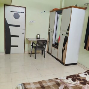 Bureau, espace de travail pour ordinateur portable