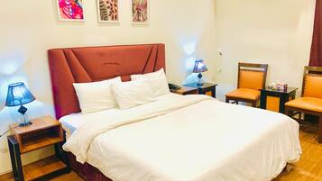 9 bedrooms, WiFi, bed sheets