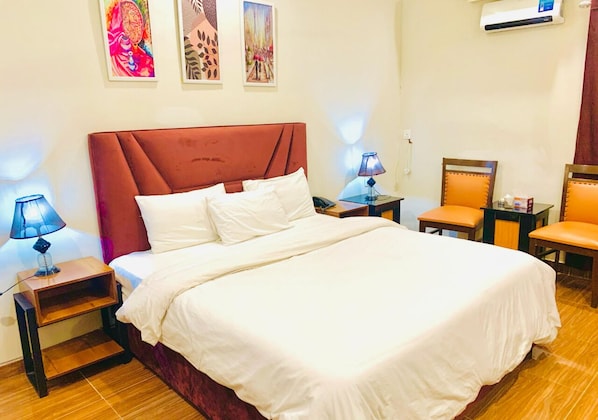 9 chambres, Wi-Fi, draps fournis