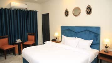 9 bedrooms, WiFi, bed sheets