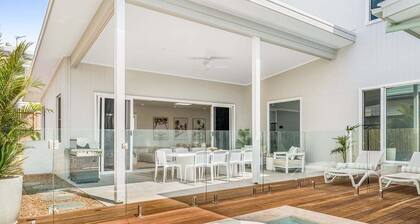 Palm Cove Skennars - Beautifully designed coastal retreat