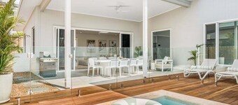 Palm Cove Skennars - Beautifully designed coastal retreat