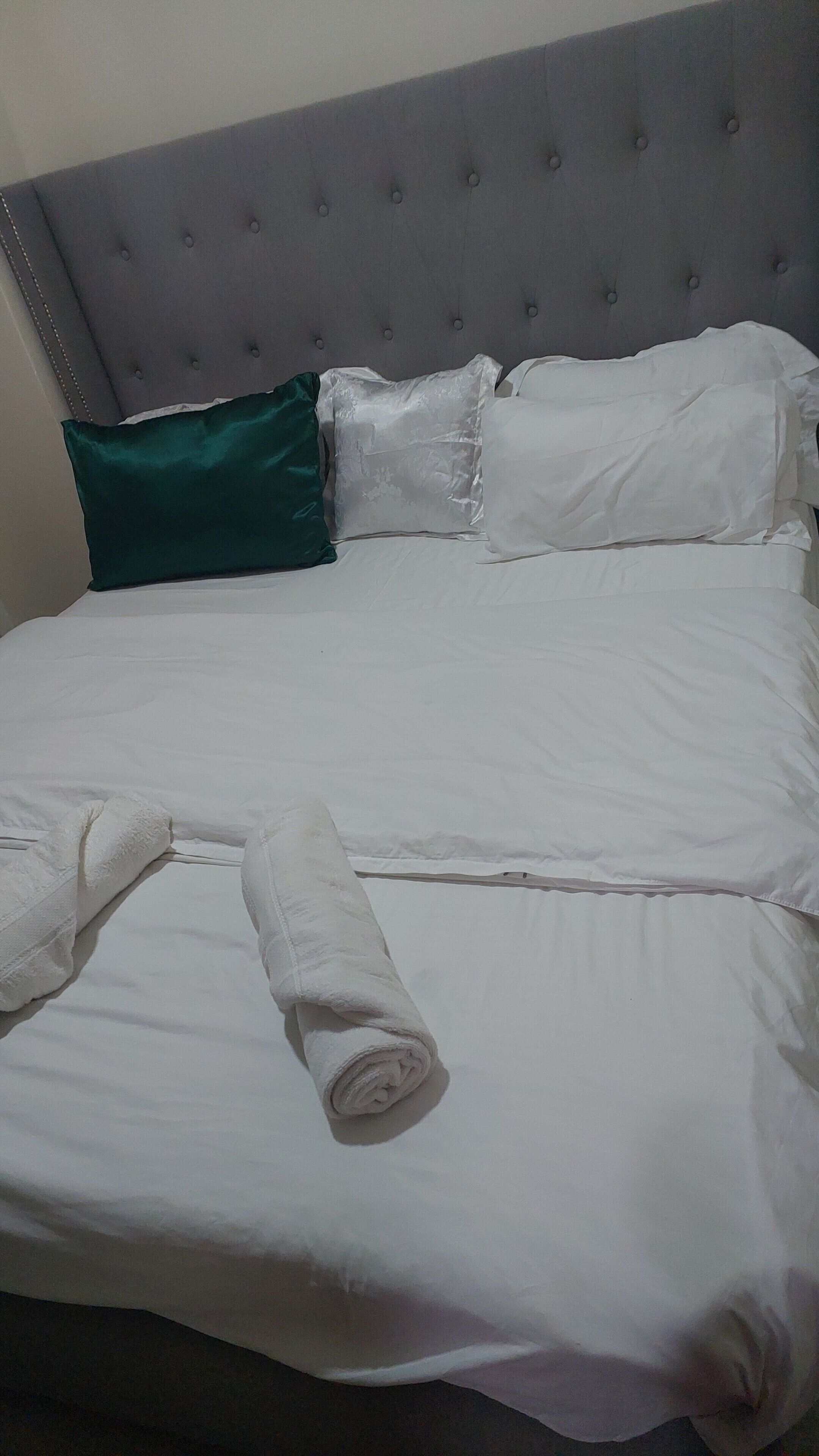 2 多间卧室、上网接入、床单