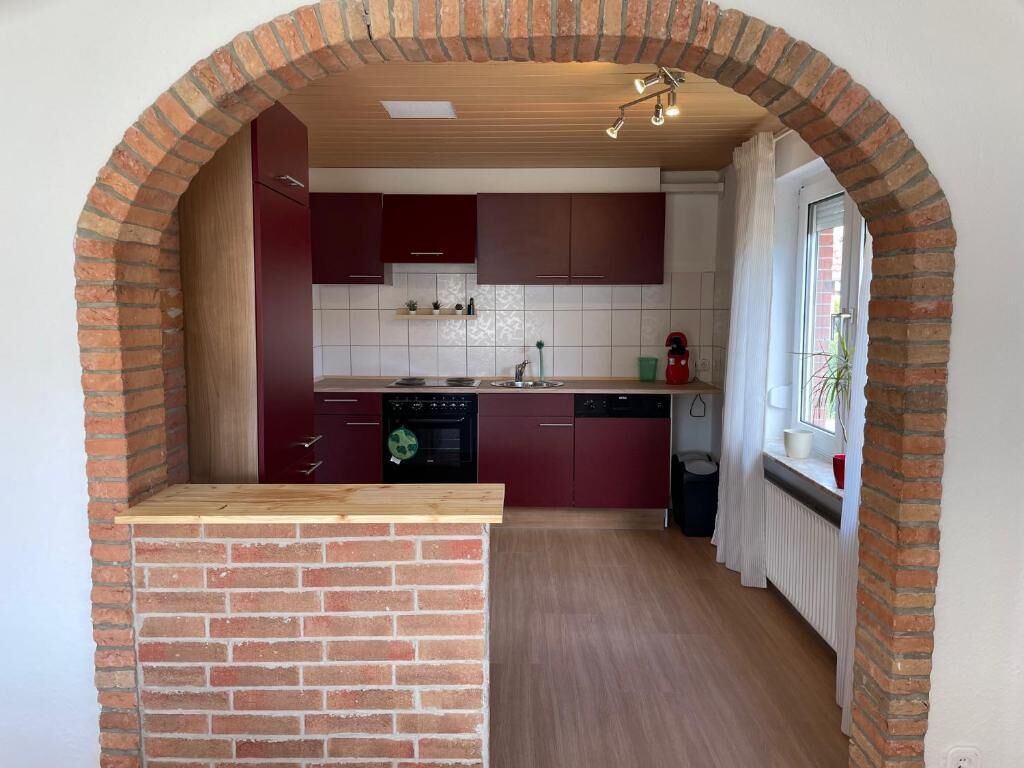 Een oven, een kookplaat, een vaatwasser