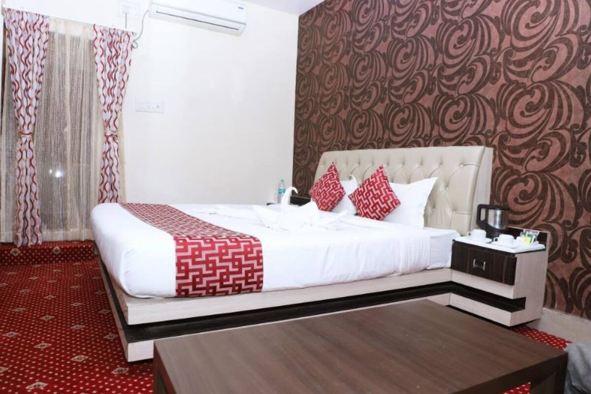 Deluxe Double Room, City View | WiFi (free), bed sheets