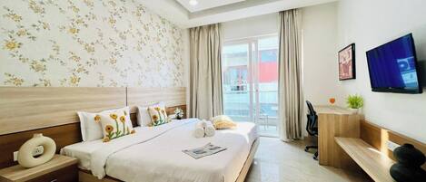 Superior Room, Balcony | Iron/ironing board, rollaway beds, free WiFi, bed sheets