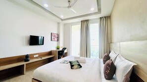 Standard Room | Iron/ironing board, rollaway beds, free WiFi, bed sheets