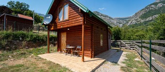 Charming wood cabin in the heart of a farm, surrounded by nature and fresh air.