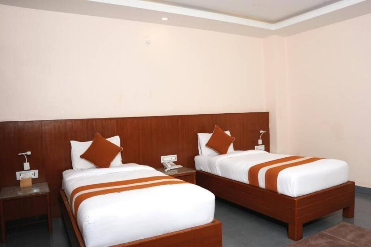 Standard Twin Room | Soundproofing, iron/ironing board, WiFi (free), bed sheets