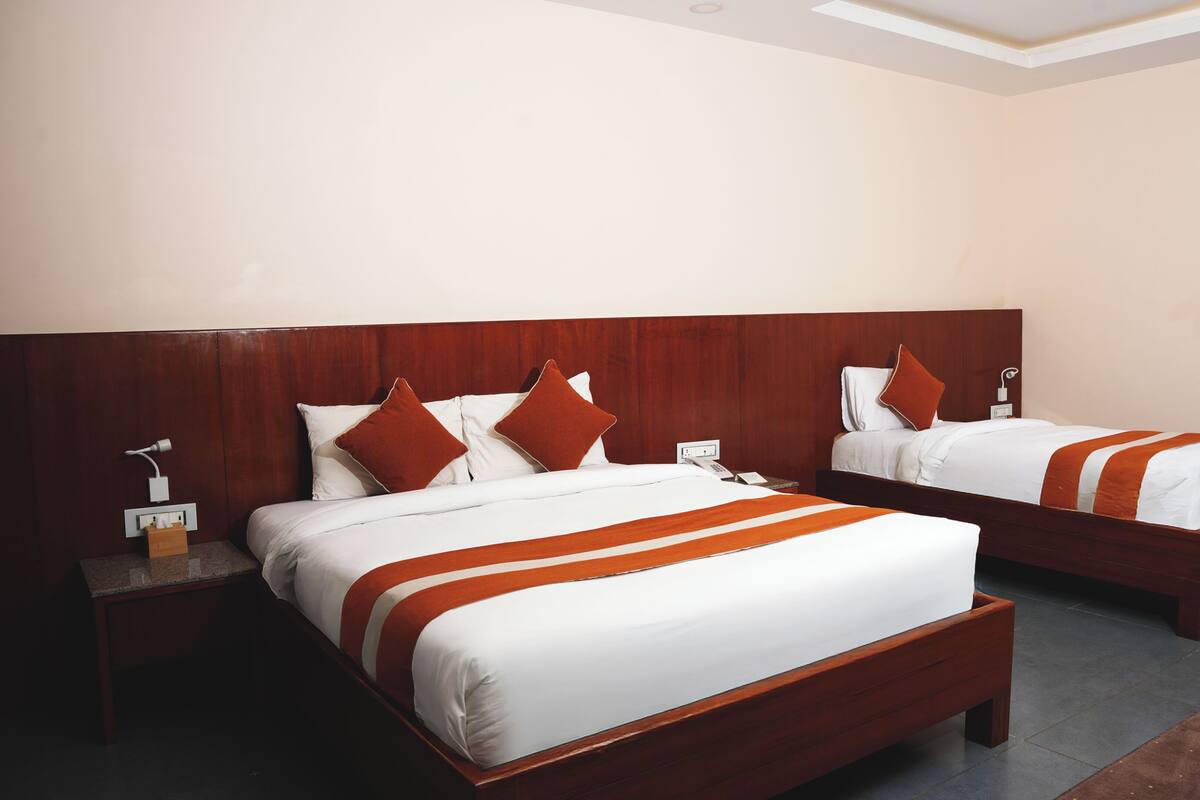 Family Room | Soundproofing, iron/ironing board, WiFi (free), bed sheets