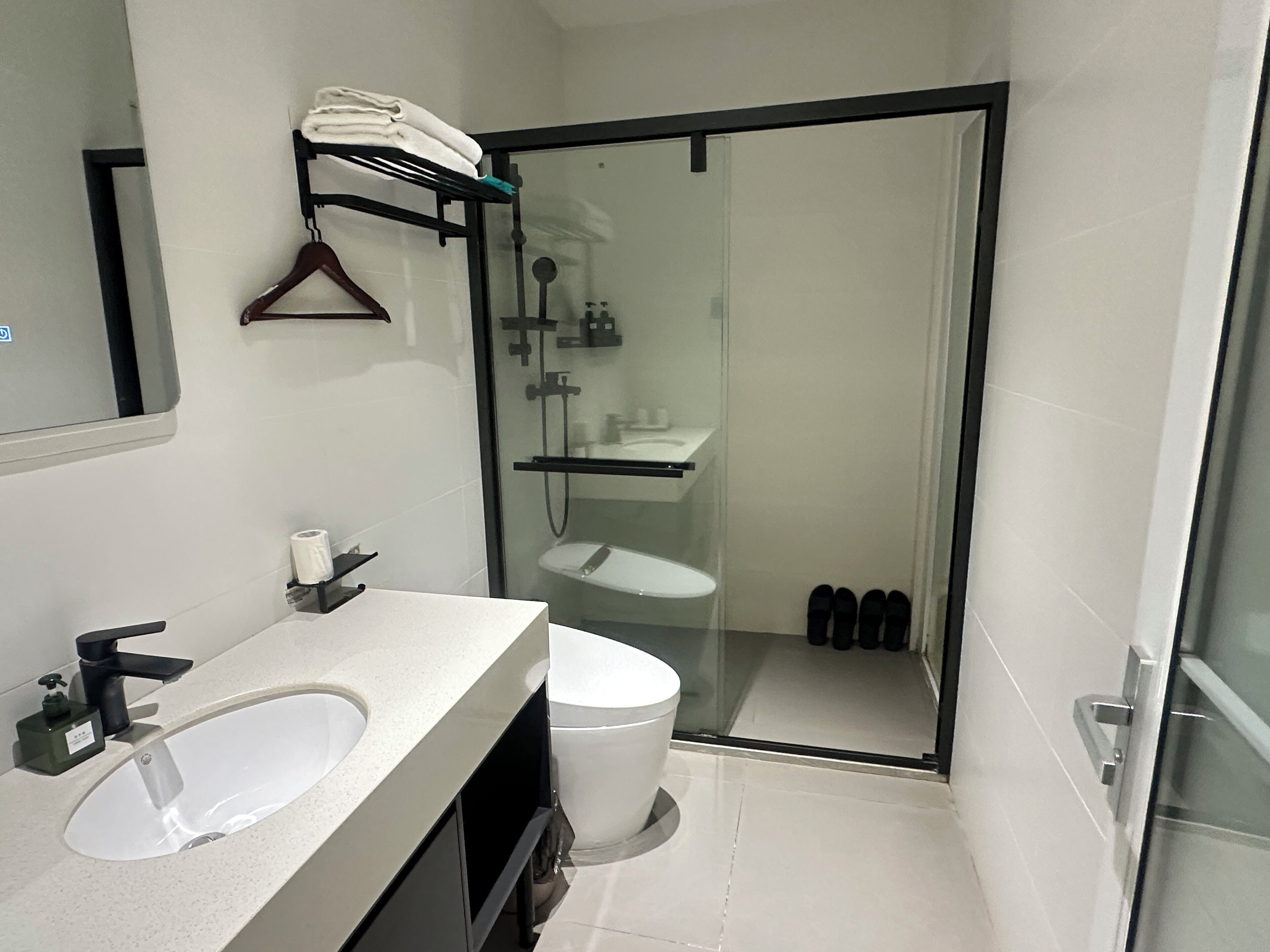 Comfort Twin Room | Bathroom | Free toiletries, hair dryer, towels, shampoo