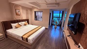 Suite Room with Bath Tub