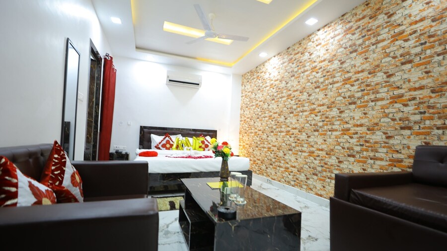 Hotel Rajani Bareilly AC Room
