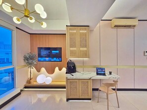 Apartment, 3 Bedrooms, City View | Living area