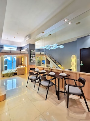 Apartment, 2 Bedrooms, City View | Dining room