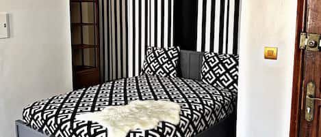 1 bedroom, internet, bed sheets
