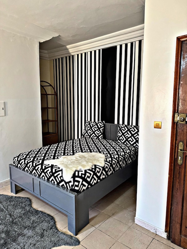 1 habitación, acceso a internet y ropa de cama