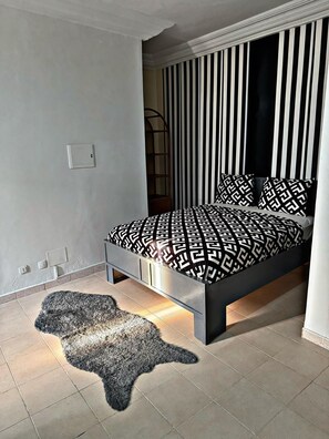 1 bedroom, internet, bed sheets