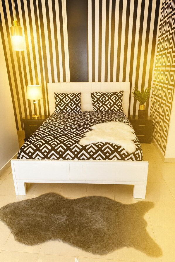 1 bedroom, internet, bed sheets