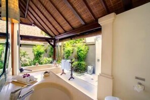 ヘアドライヤー、タオル、石鹸、シャンプー