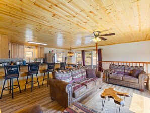 TV, fireplace - 3 br house with hot tub by Yellowstone (Gardiner)