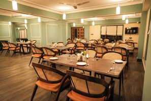 Dining - Cilantro Unwind Delisso Abode Pelling (Gyalshing)